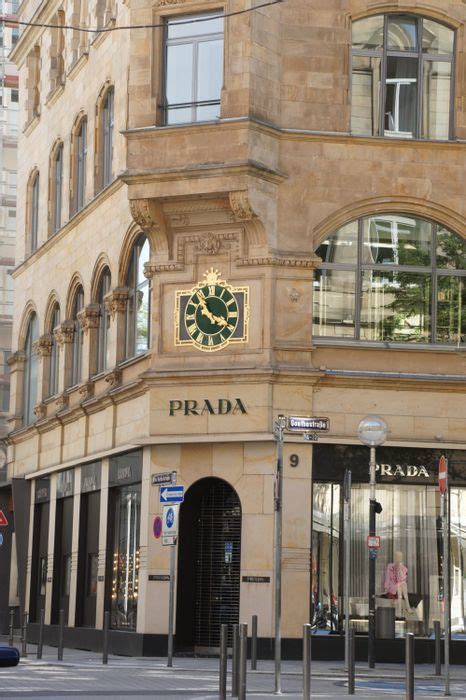 Prada Frankfurt Donna in Frankfurt 